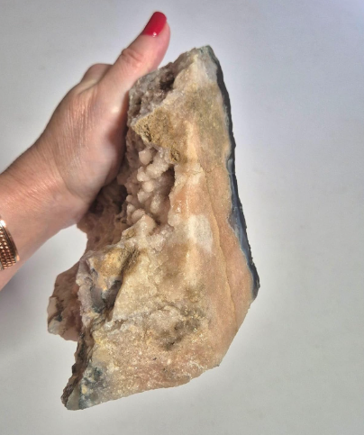 Calcedônia Botrioidal Natural da coleção Cristais Naturais da Roupas do Axê com formação mineral exclusiva