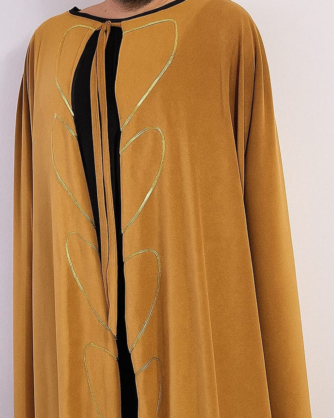 Capa Exu Veludo Dourado - Roupas de Umbanda Ritual Pai de Santo Cerimonial Sacerdote Sacerdotiza Gira Esquerda