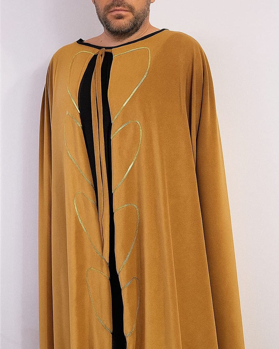 Capa Exu Veludo Dourado - Roupas de Umbanda Ritual Pai de Santo Cerimonial Sacerdote Sacerdotiza Gira Esquerda