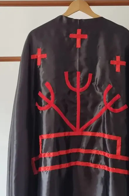 Capa de Exu da Calunga Roupas Umbanda Axê Terreiro Gira Esquerda Sacerdote Medium