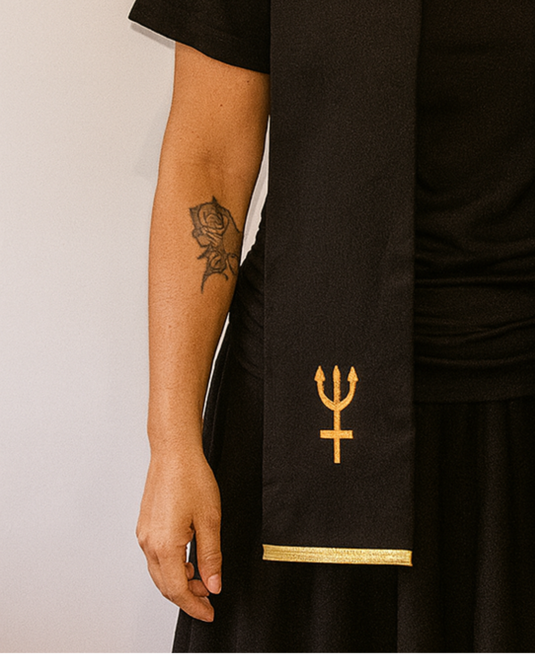 Conjunto de Estola e Filá Feminino de Esquerda Roupas Umbanda Axê Terreiro Gira Esquerda Medium Sacerdote