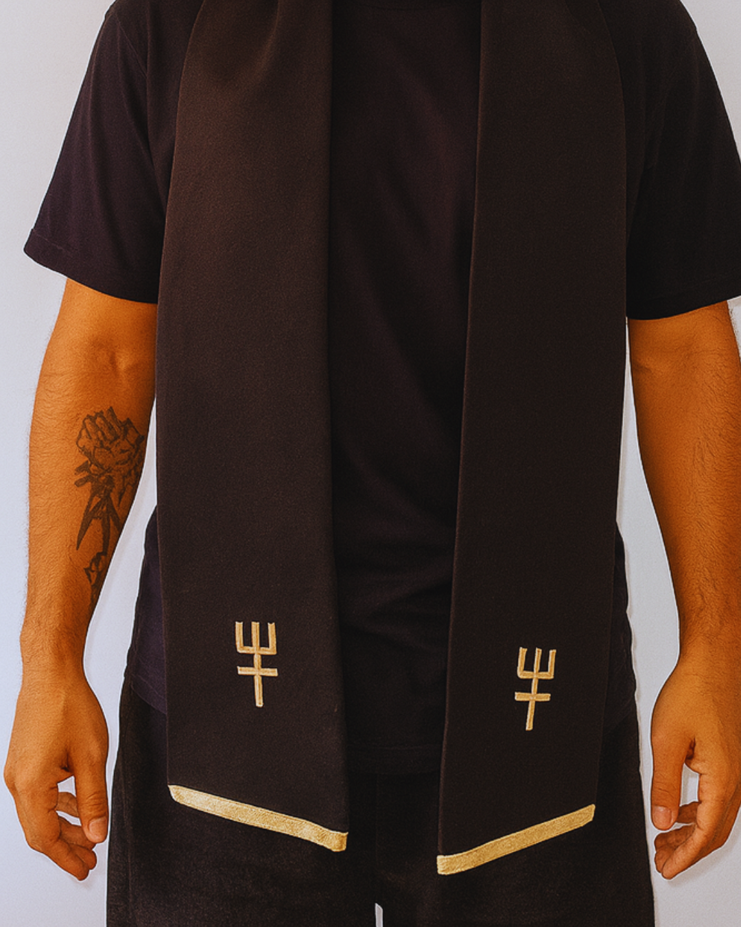 Conjunto de Estola e Filá masculino de Esquerda Roupas Umbanda Axê Terreiro Gira Medium Sacerdote Ritual Ceremonia