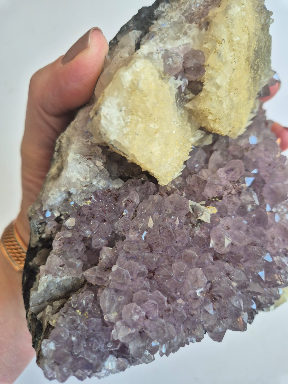 Cristal Natural Ametista com Calcita para decoração de altares, coleções minerais e ambientes inspiradores