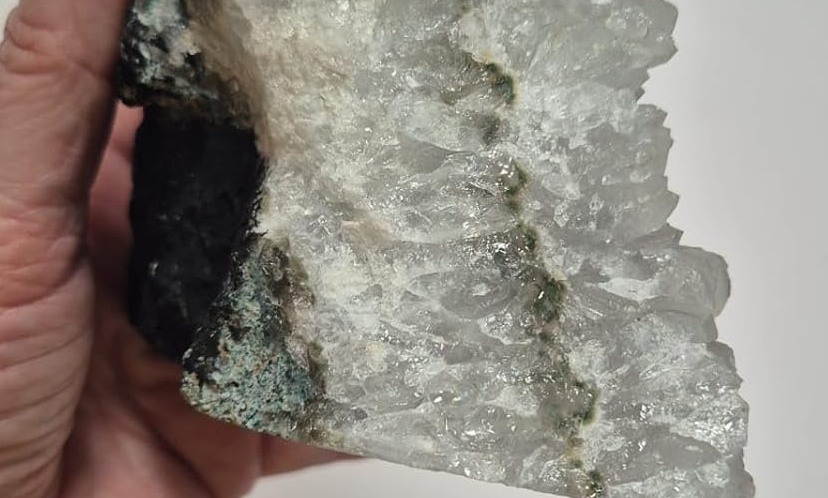 Cristal de Apofilita Branca associado ao Trono da Fé Pai Oxalá.