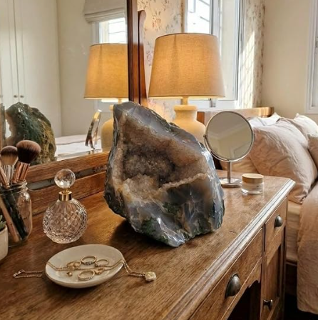 Geodo de Ágata Fumê Natural – Peça Única com Cristais Internos, 1,02 kg – Trono da Geração - Mãe Yemanjâ -Decoração, Energia e Colecionismo - Roupas do Axê