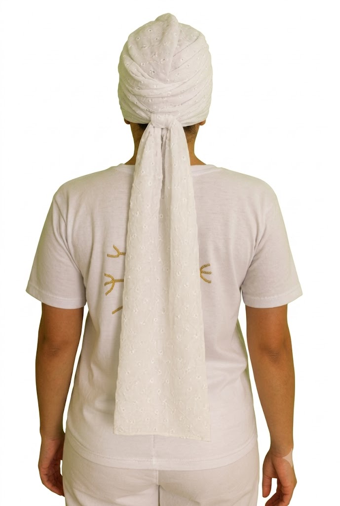 Pano de cabeça feminino branco em tecido laise bordada para terreiro de Umbanda