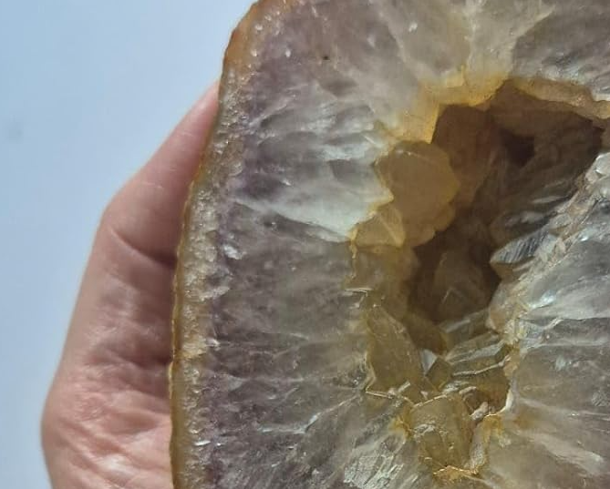 Porta-Incenso em Ágata Natural da coleção Cristais Naturais da Roupas do Axê com acabamento polido
