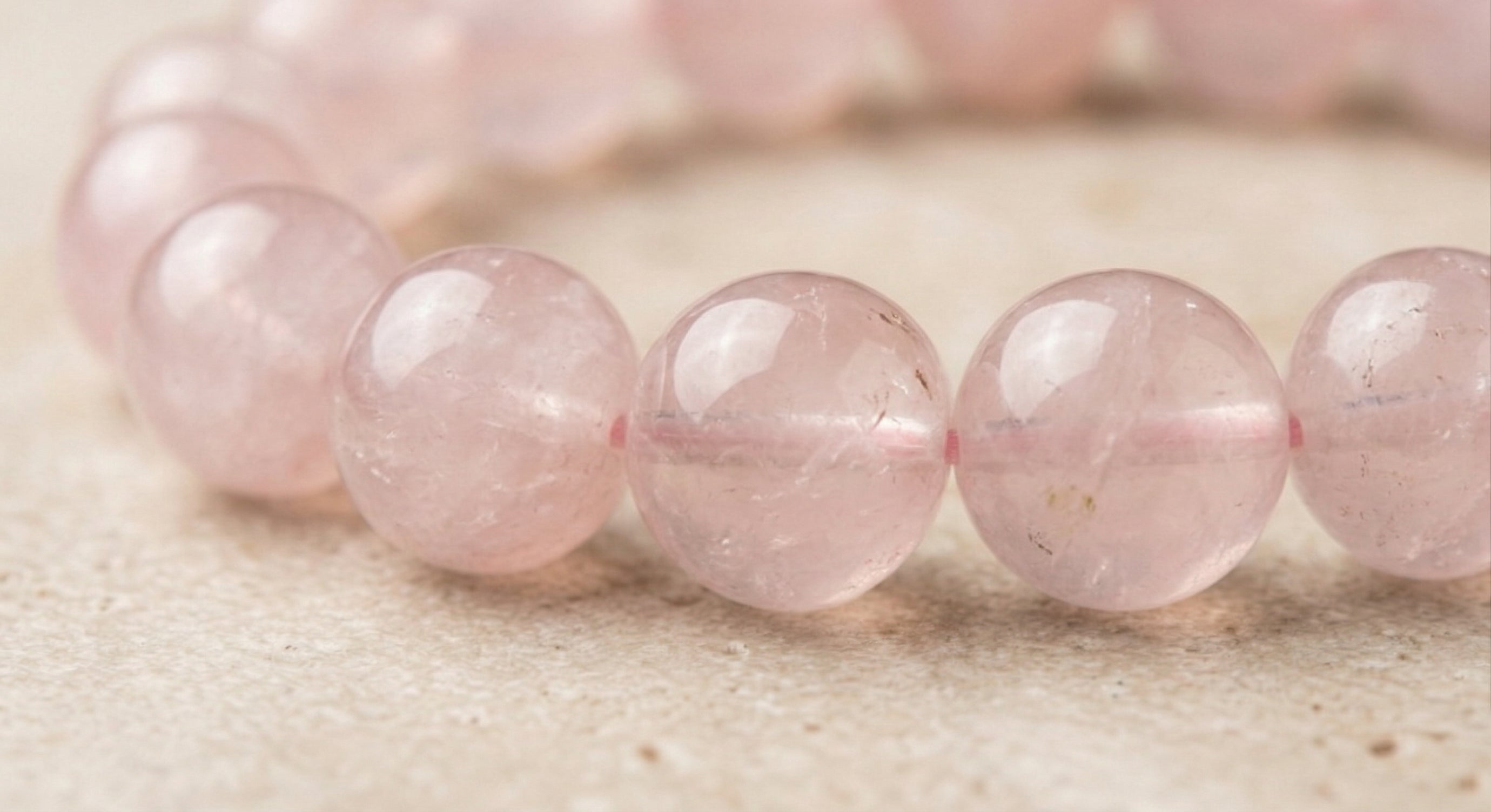 Pulseira de Pedra Quartzo Rosa Natural - Trono do Amor - Mãe Oxum - Cura Emocional e Harmonia | Roupas de Umbanda