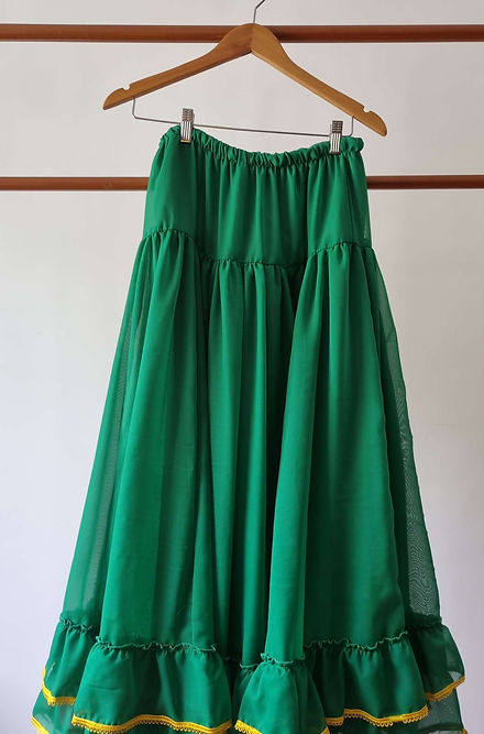 Saia Cigana Esmeralda Roupas Umbanda Axê Terreiro Desenvolvimento Mediunico Ceremônia Ritual Iniciação Festa Cigana