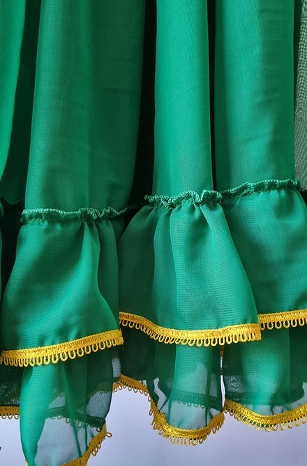 Saia Cigana Esmeralda Roupas Umbanda Axê Terreiro Desenvolvimento Mediunico Ceremônia Ritual Iniciação Festa Cigana