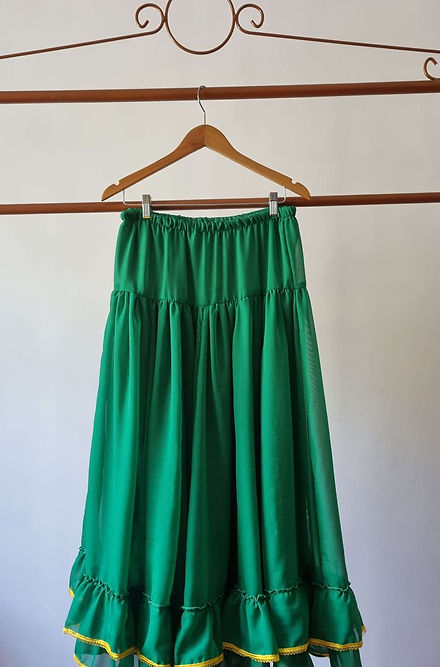 Saia Cigana Esmeralda Roupas Umbanda Axê Terreiro Desenvolvimento Mediunico Ceremônia Ritual Iniciação Festa Cigana