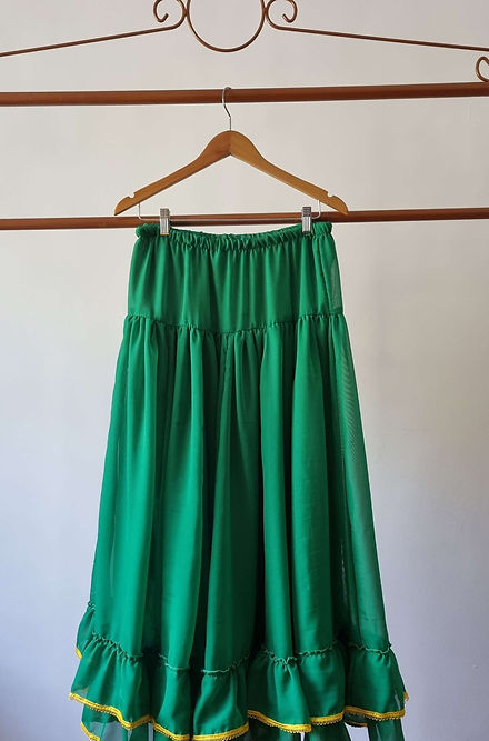 Saia Cigana Esmeralda Roupas Umbanda Axê Terreiro Desenvolvimento Mediunico Ceremônia Ritual Iniciação Festa Cigana