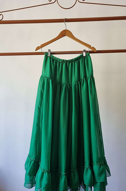 Saia Cigana Esmeralda Roupas Umbanda Axê Terreiro Desenvolvimento Mediunico Ceremônia Ritual Iniciação Festa Cigana