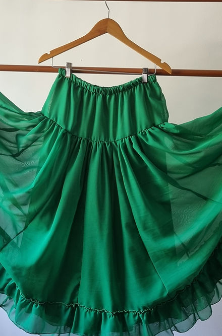 Saia Cigana Esmeralda Roupas Umbanda Axê Terreiro Desenvolvimento Mediunico Ceremônia Ritual Iniciação Festa Cigana