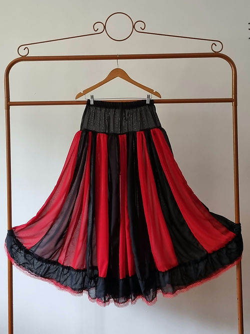 Saia Pombagira Rainha das 7 Encruzilhadas Roupas Umbanda Axê Terreiro Ritual Ceremônia Gira Esquerda Medium Sacerdotiza