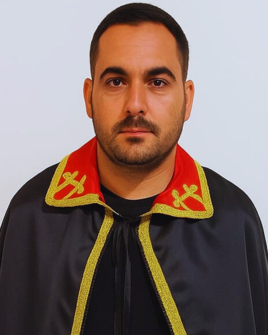 Capa de Exu Abre Caminhos Roupas Umbanda Axê Terreiro Gira Esquerda Sacerdote Ceremonia Ritual Medium