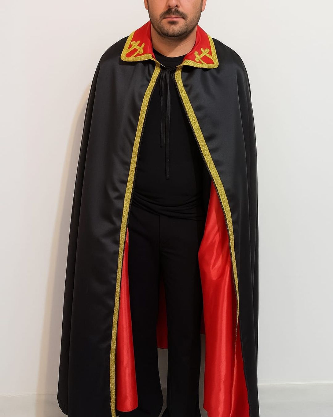 Capa de Exu Abre Caminhos Roupas Umbanda Axê Terreiro Gira Esquerda Sacerdote Ceremonia Ritual Medium