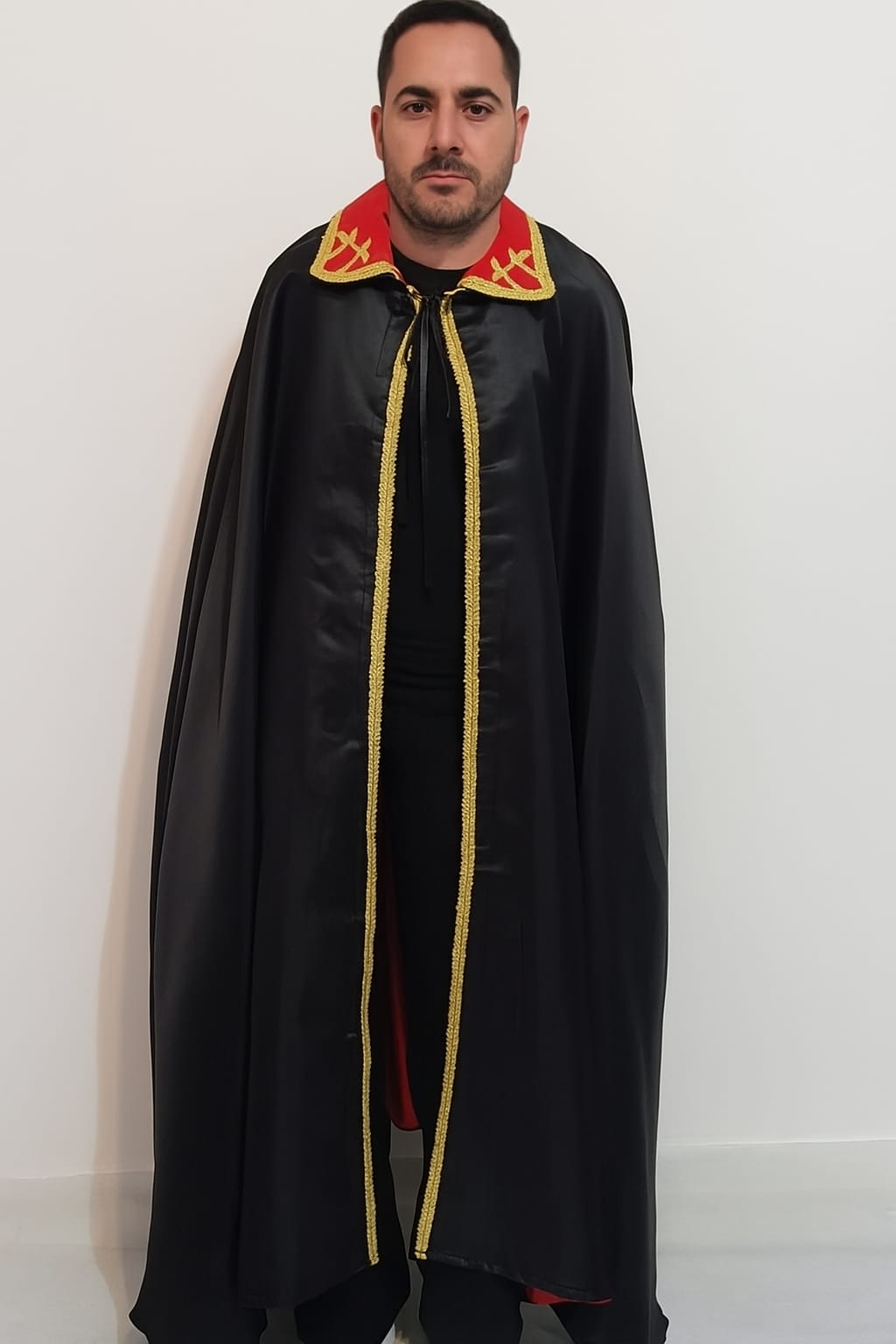 Capa de Exu Abre Caminhos Roupas Umbanda Axê Terreiro Gira Esquerda Sacerdote Ceremonia Ritual Medium