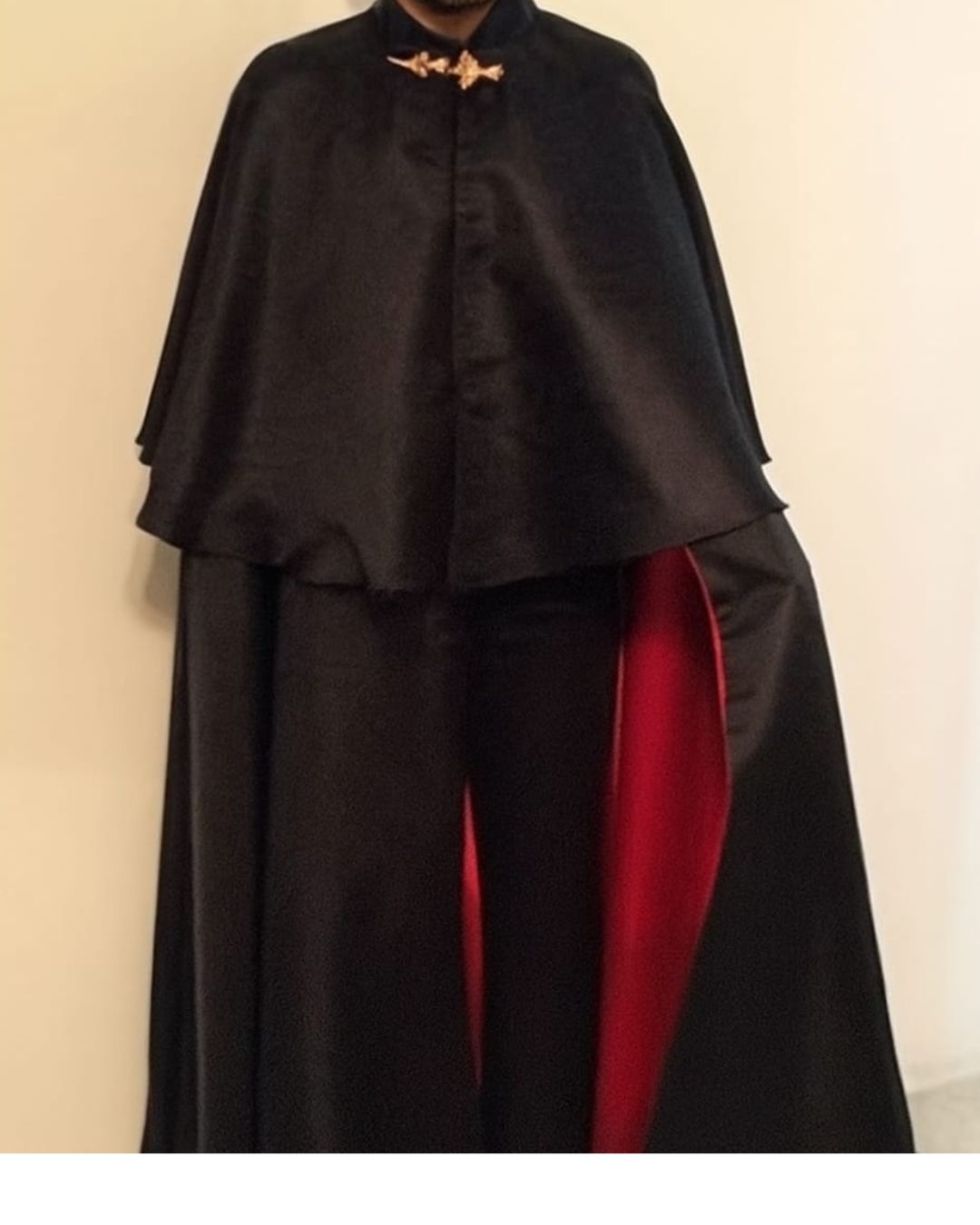 Capa de Exu Tranca Ruas Roupas Umbanda Axê Laroyê Terreiro Gira Esquerda Medium Sacerdote