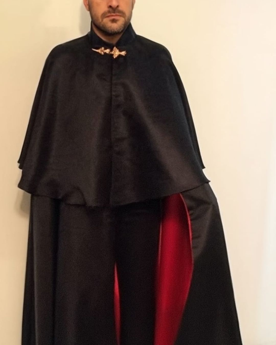 Capa de Exu Tranca Ruas Roupas Umbanda Axê Laroyê Terreiro Gira Esquerda Medium Sacerdote