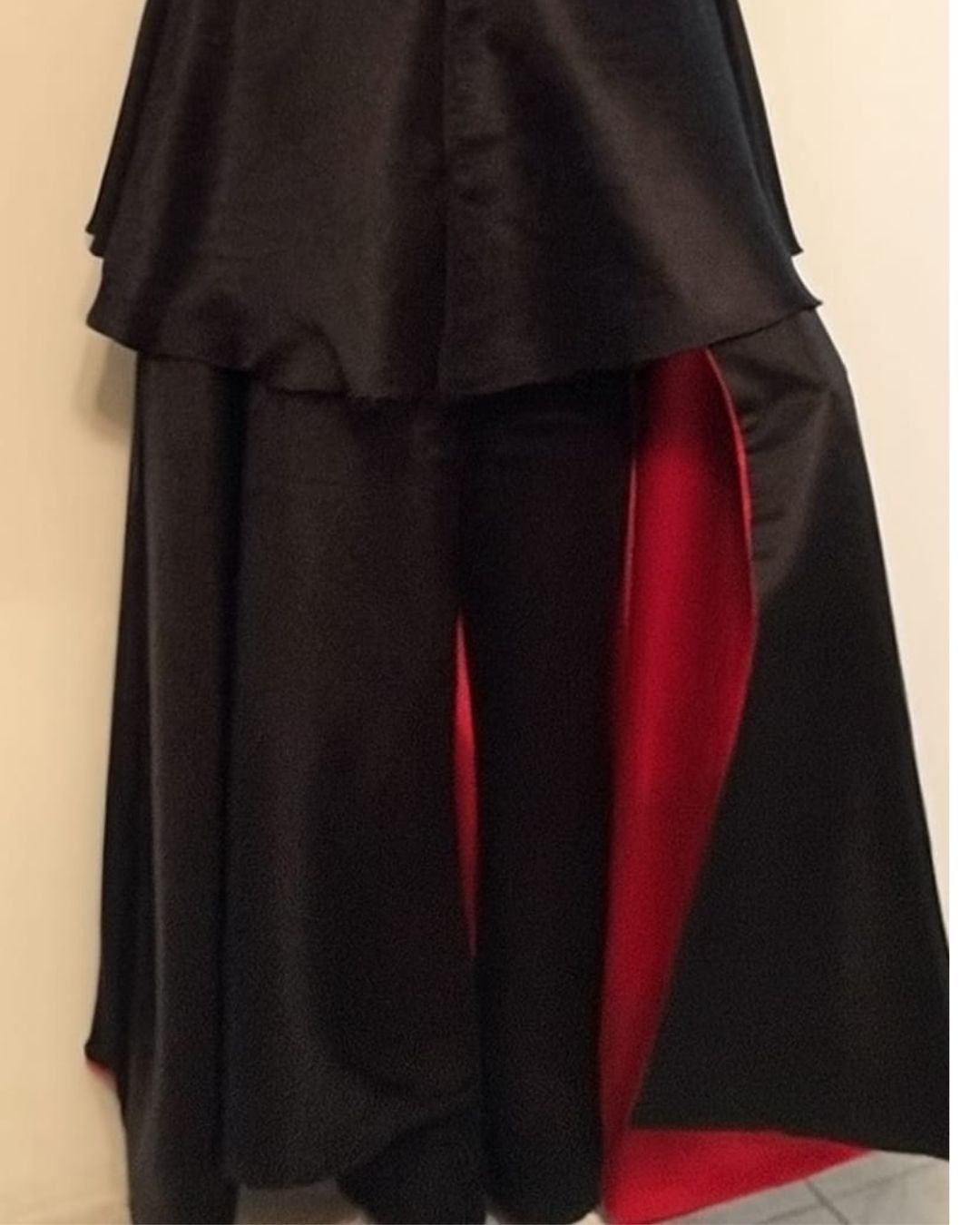 Capa de Exu Tranca Ruas Roupas Umbanda Axê Laroyê Terreiro Gira Esquerda Medium Sacerdote