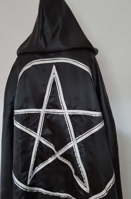 Capa de Exu da Lei Maior Roupas Umbanda Axê Terreiro Gira Esquerda Sacerdócio Medium 