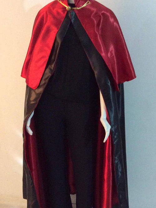 Capa de Exu de Ronda Roupas Umbanda Axê Terreiro Gira Esquerda Medium Sacerdote