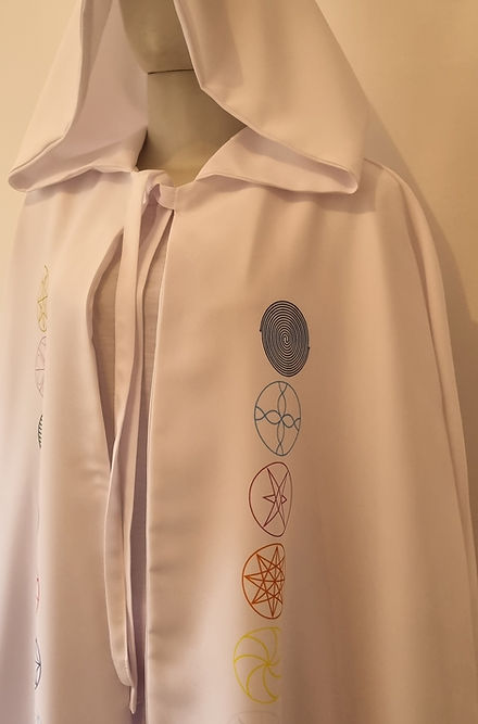 Capa dos 7 Tronos Divinos Roupas Brancas Umbanda Axê Terreiro Gira Mediúm Sacerdote 