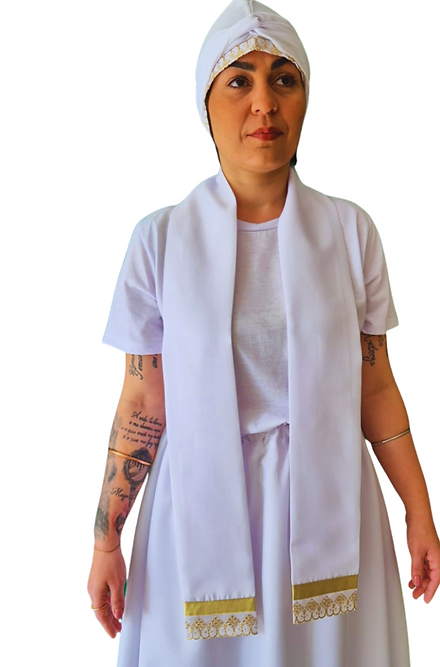 Conjunto feminino branco para Umbanda com pano de cabeça e estola bordada. 