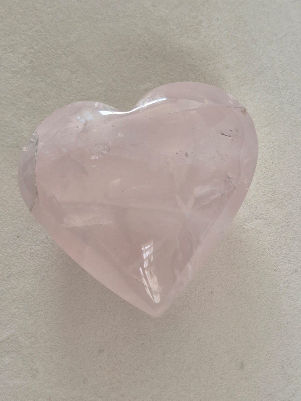 Coração de Quartzo Rosa natural lapidado e polido – peça única