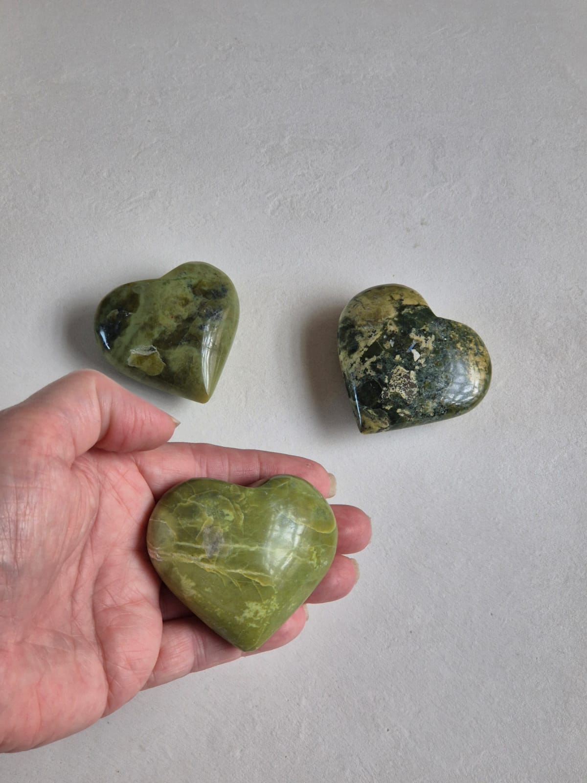 Coração de Serpentina natural verde lapidado e polido – peça 05