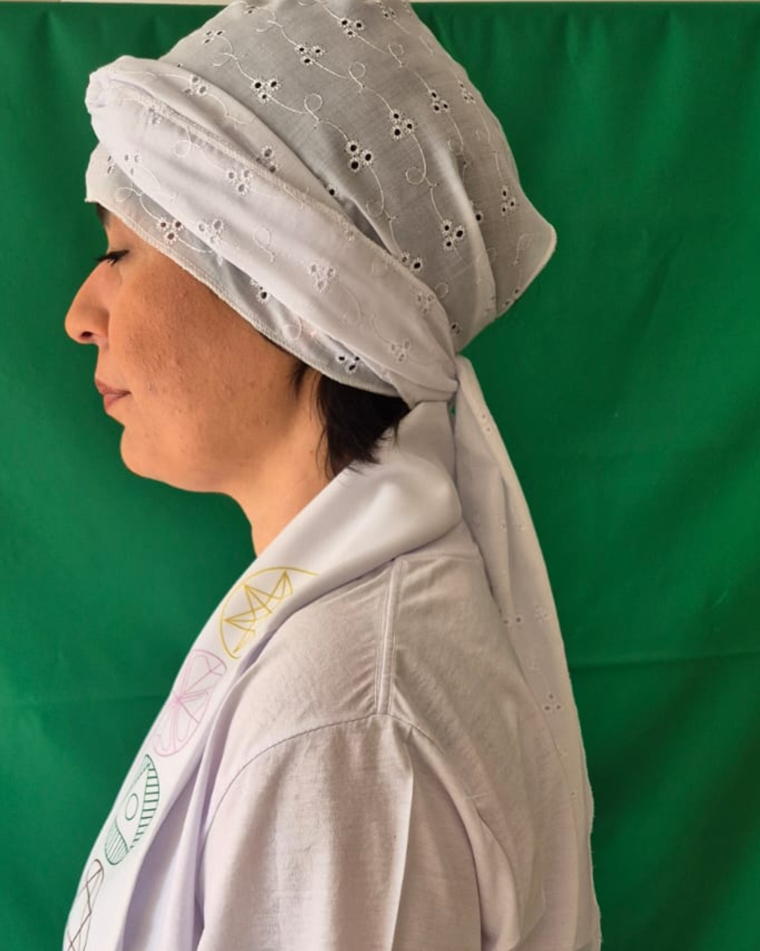 Filá feminino em laise bordada para médiuns, cambonas e praticantes de Umbanda