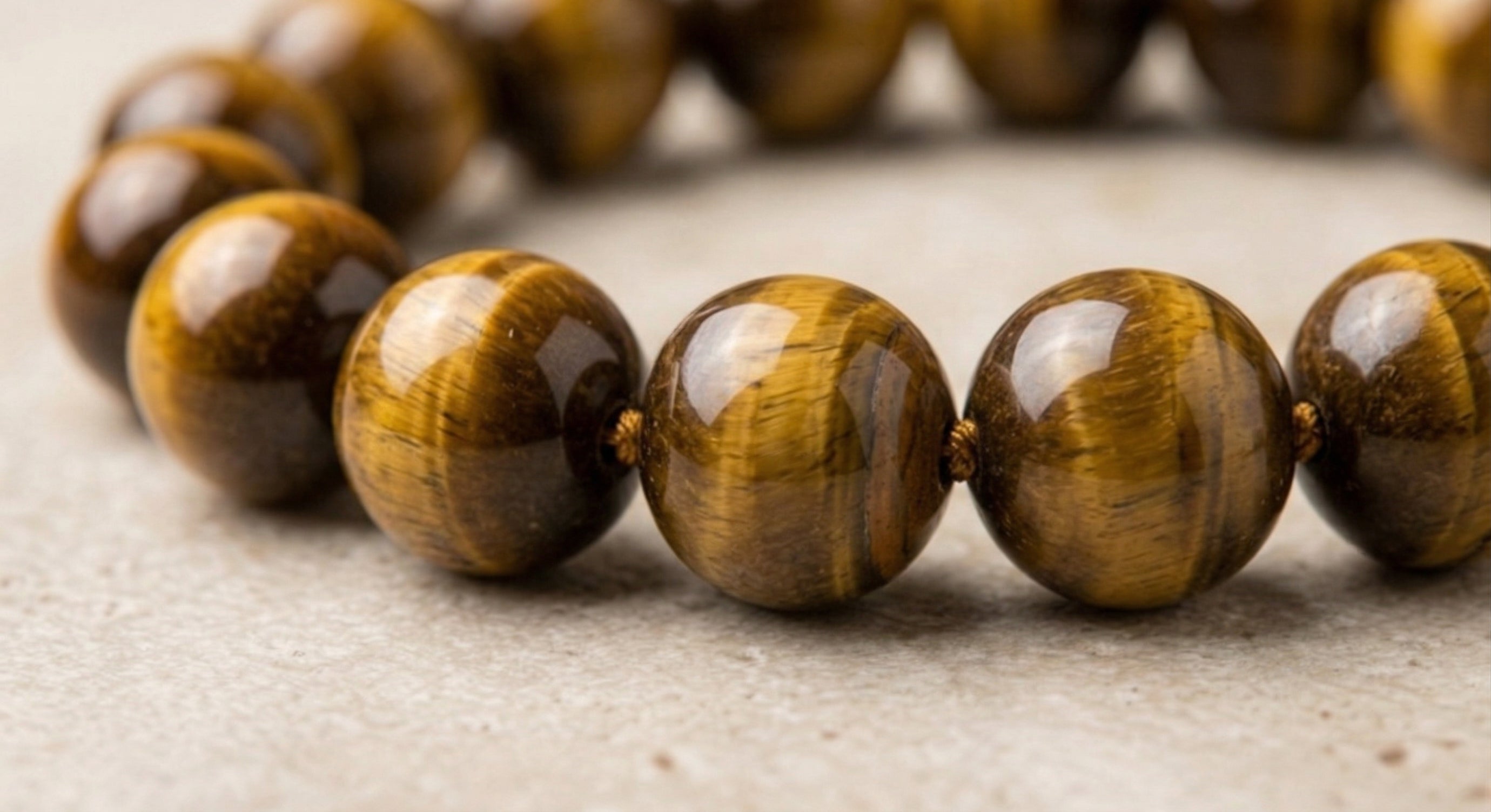 Pulseira Pedra Natural Olho de Tigre - Trono da Justiça - Pai Xangô | Roupas do Axê