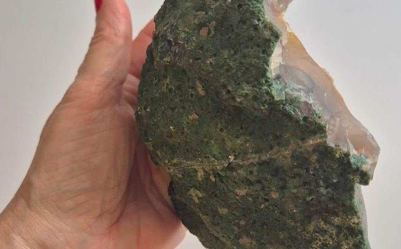 Geodo de Ágata Fumê Natural – Peça Única com Cristais Internos, 1,02 kg – Decoração, Energia e Colecionismo - Roupas do Axê 