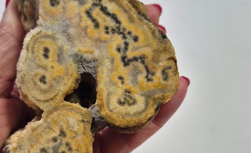 Peça exclusiva em Ágata Natural para decoração, altares e uso com incensos finos