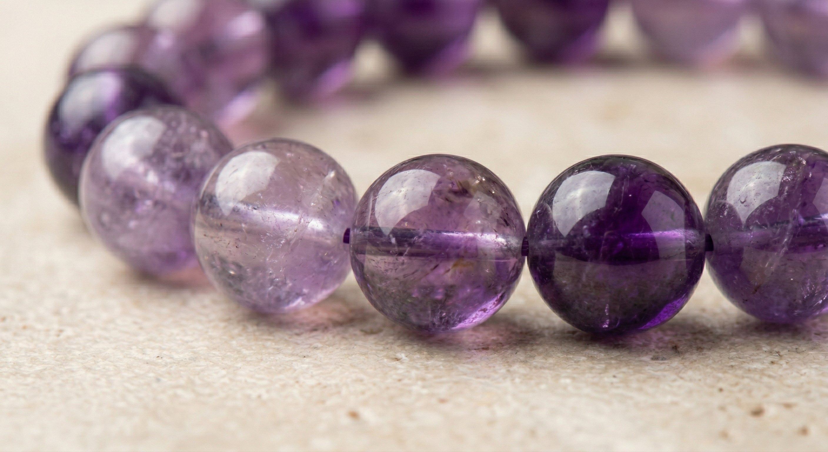 Pulseira de Ametista Natural – Trono da Evolução - Pai Obaluaiê -Proteção e Elevação Espiritual |Roupas de Umbanda