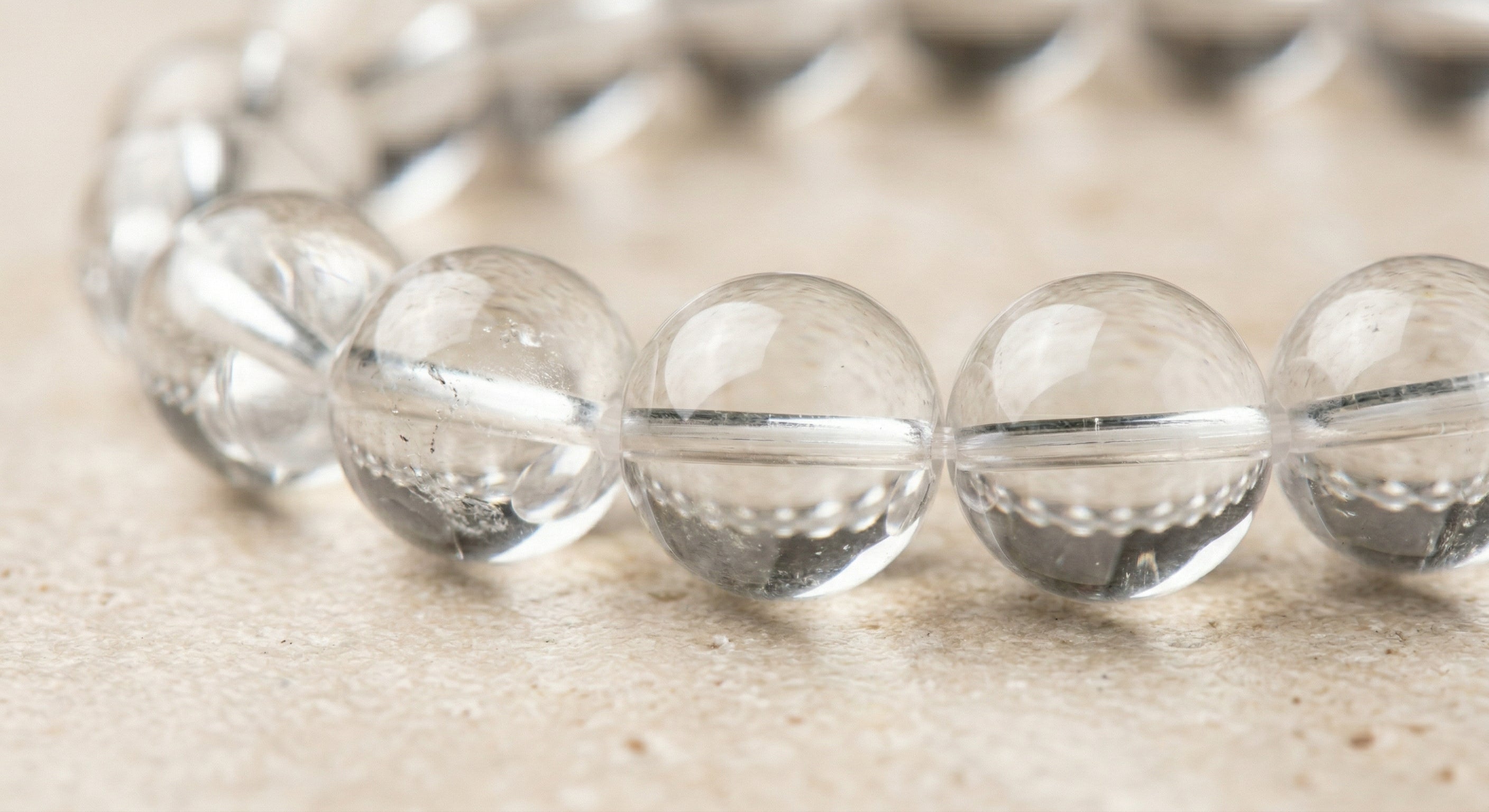 Pulseira de Cristal de Rocha Natural - Trono da Fé - Pai Oxalâ | Roupas de Umbanda