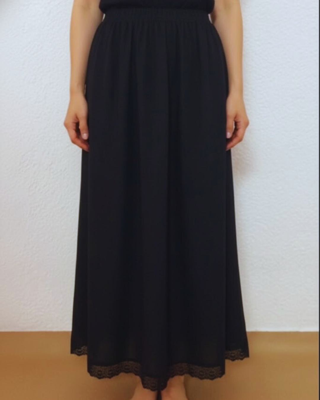 Saia Feminina nas cores Vermelha Preta e Branca de Desenvolvimento Umbanda Terreiro Mèdium Gira Esquerda