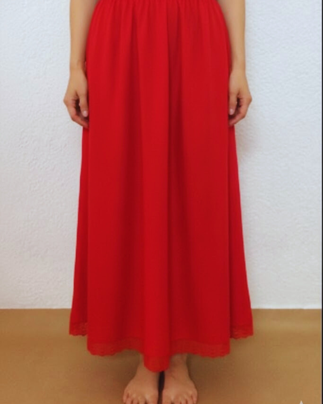 Saia Feminina nas cores Vermelha Preta e Branca de Desenvolvimento Umbanda Terreiro Mèdium Gira Esquerda