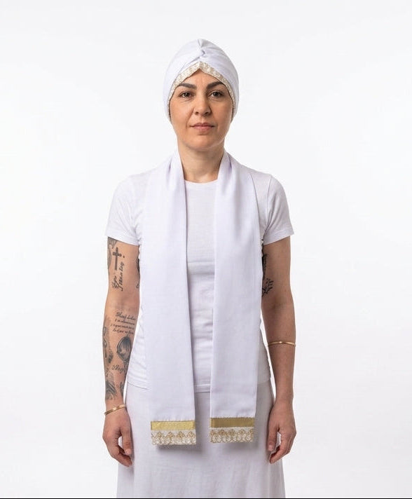 Conjunto Feminino Pano de Cabeça e Estola Branca com Renda Bordada Dourada para Umbanda | Roupas do Axê